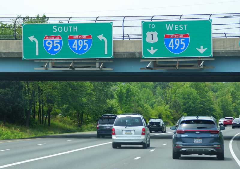 connected and autonomous vehicles data safety roads (© Khairil Junos | Dreamstime.com)