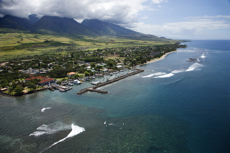 Hawaii wildfire Lahaina Maui traffic control emergency funding © Iofoto | Dreamstime.com