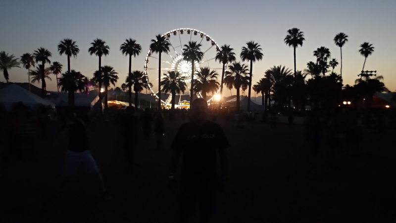 Coachella music festival connected vehicles road safety © Steve Reid | Dreamstime.com