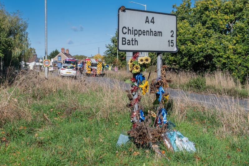 Road crash flowers memorial crash © Estelle Bowden | Dreamstime.com