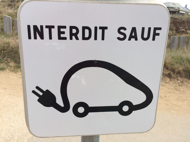 EV charge point signage - France 2019.jpg