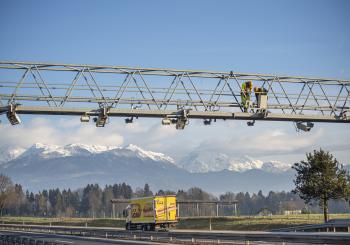 Slovenia truck tolls transponder OBU (image: Q-Free)