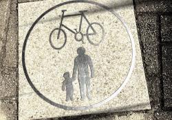 Bike and pedestrian sign (© Adam Hill)