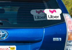 Lyft Uber (© Andreistanescu | Dreamstime.com)