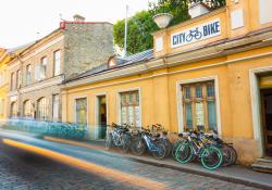 biking urban data collection Tallinn © Ryhor Bruyeu | Dreamstime.com