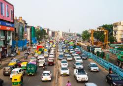 India traffic control air quality road safety (© Madrugadaverde | Dreamstime.com)