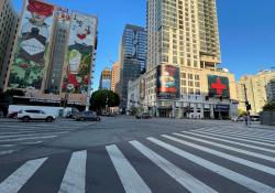 Jaywalking pedestrian crossing signal vulnerable road user (© ITS International)