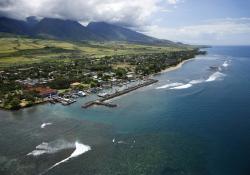 Hawaii wildfire Lahaina Maui traffic control emergency funding © Iofoto | Dreamstime.com