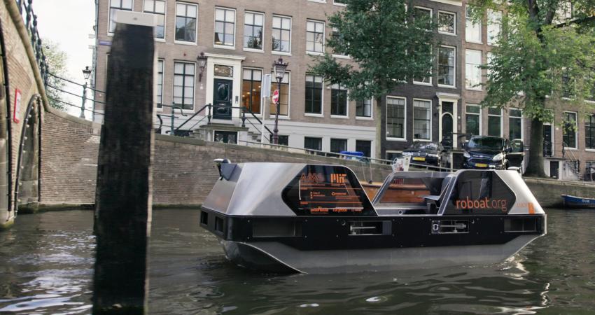 Roboat autonomous boat Amsterdam Amsterdam Institute for Advanced Metropolitan Solutions Massachusetts Institute of Technology