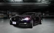 qnx-jaguar-garage-ces2017_31284208343_o.jpg