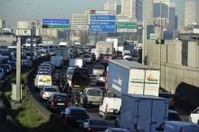 Paris traffic (© Jdanne | Dreamstime.com)