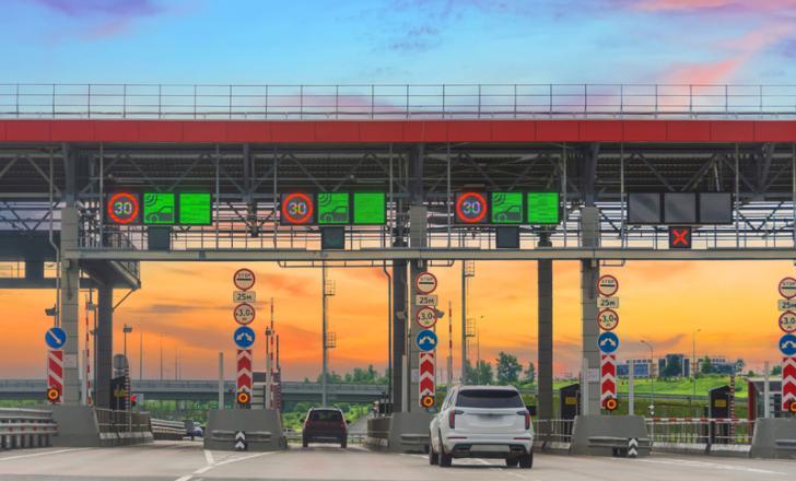 Tolling finance investment gas tax report white paper © Dezzor | Dreamstime.com